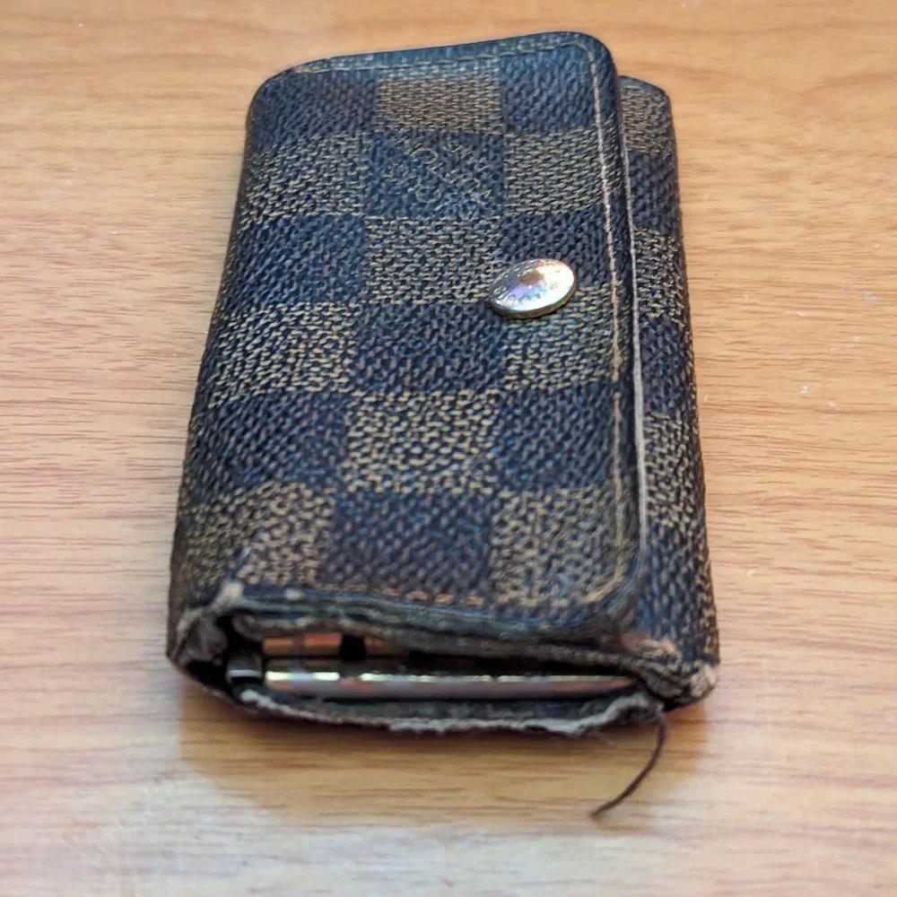 Louis Vuitton Damier Key Holder/Wallet #1665***